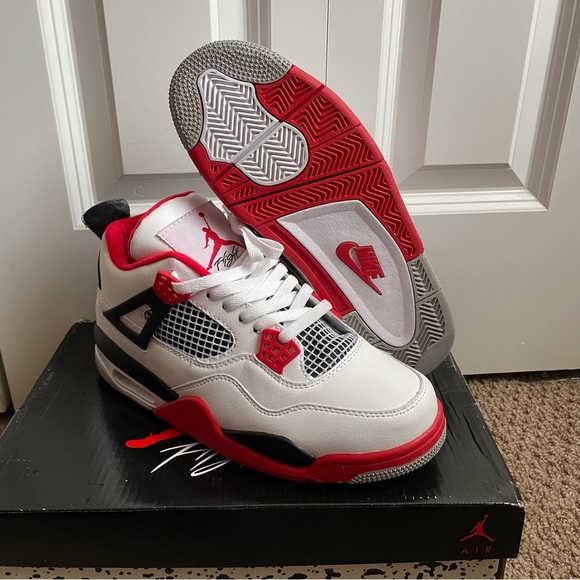 NEW! Jordan 4 Fire Red High Quality Reps - Picture 4 of 8